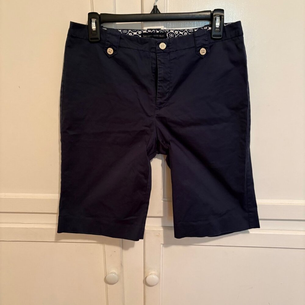 Size 6 Banana Republic Navy Blue Bermuda Shorts